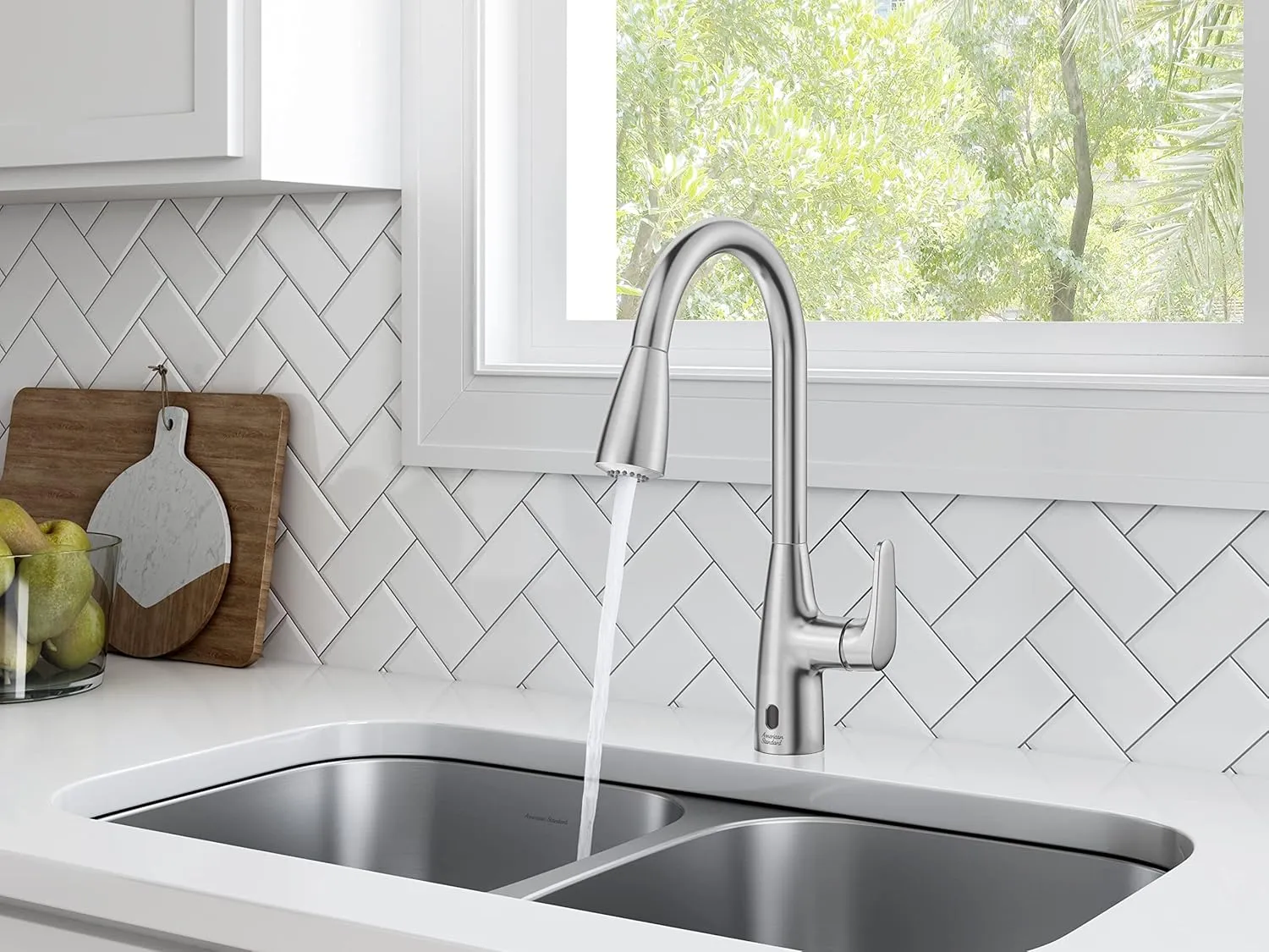 American Standard 7077380.002 Colony Pro Touchless Pull-Down Kitchen Faucet with sprayer Chrome