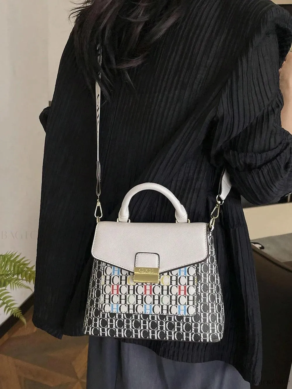 BagForLove - Portable and Stylish Small Crowdsourcing Handbag for Ladies