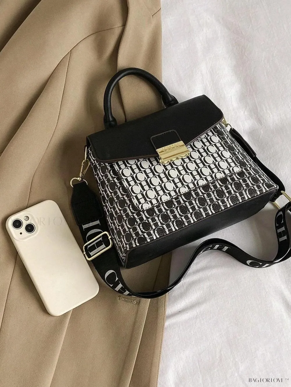 BagForLove - Portable and Stylish Small Crowdsourcing Handbag for Ladies