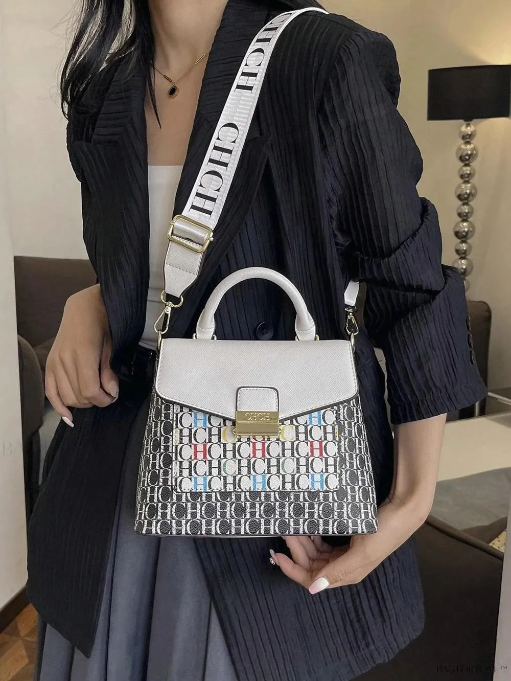 BagForLove - Portable and Stylish Small Crowdsourcing Handbag for Ladies