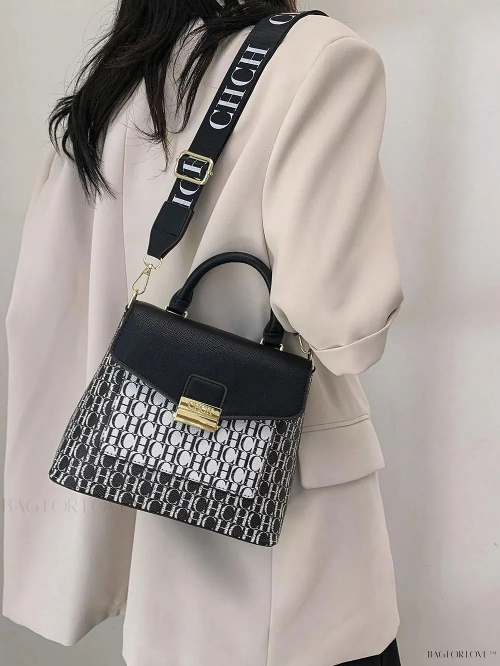 BagForLove - Portable and Stylish Small Crowdsourcing Handbag for Ladies