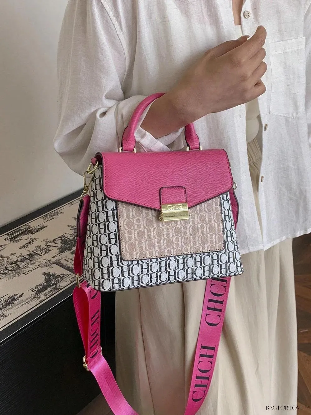 BagForLove - Portable and Stylish Small Crowdsourcing Handbag for Ladies