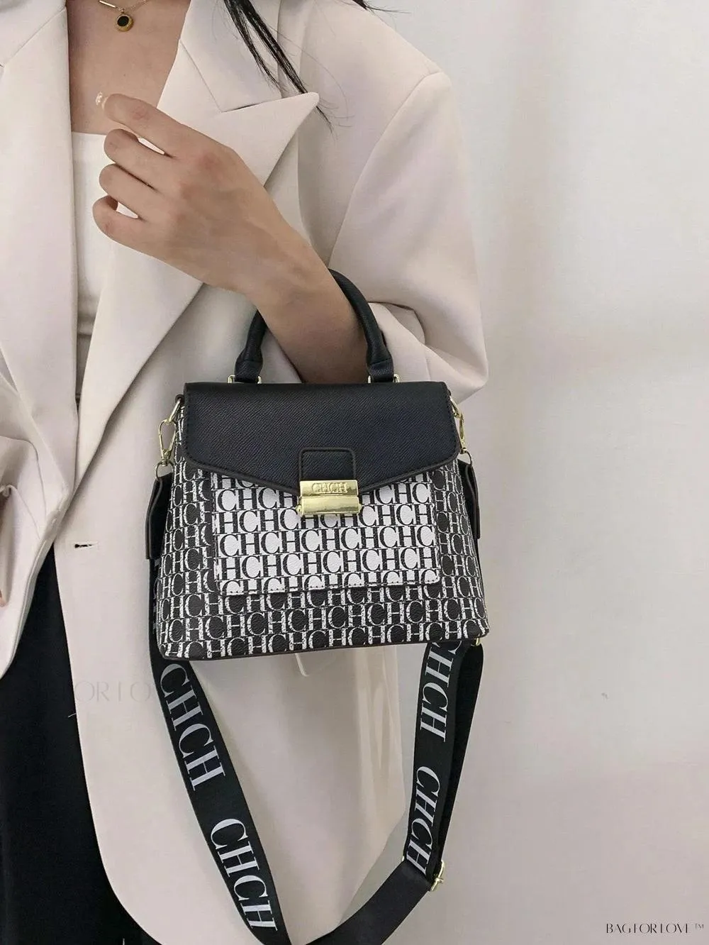 BagForLove - Portable and Stylish Small Crowdsourcing Handbag for Ladies