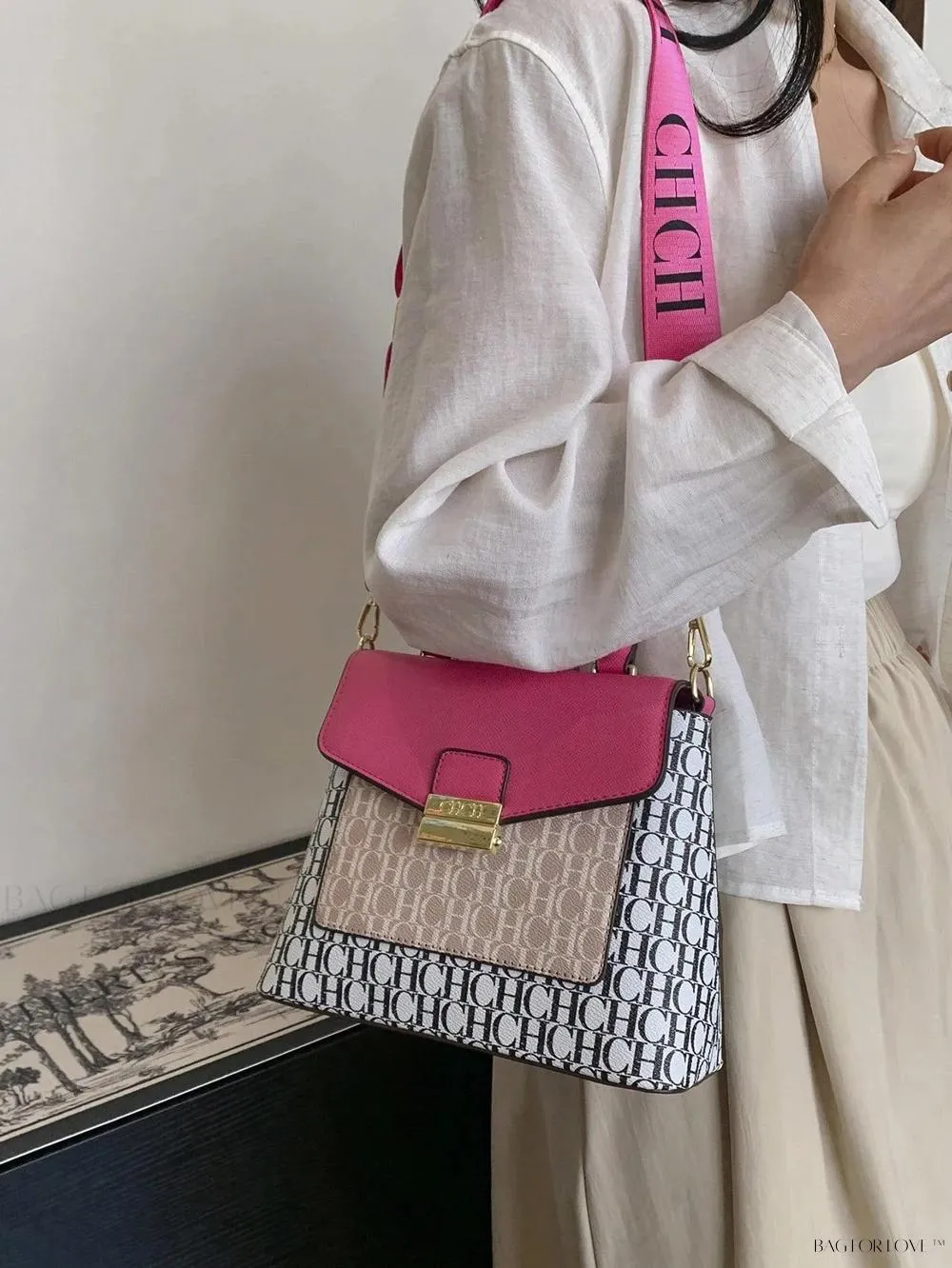 BagForLove - Portable and Stylish Small Crowdsourcing Handbag for Ladies