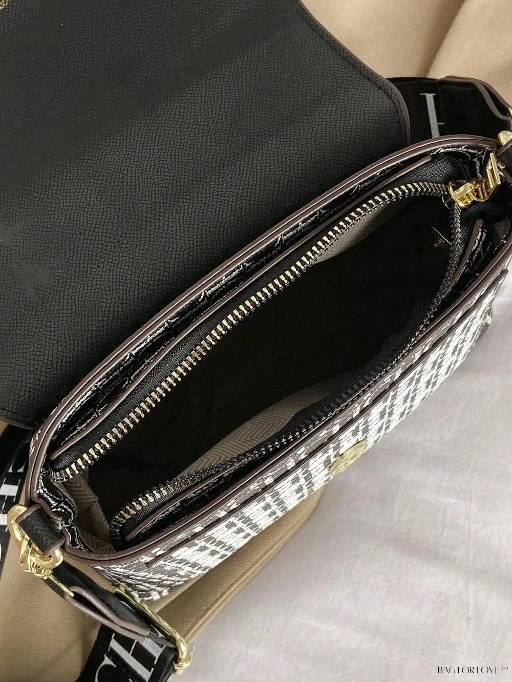 BagForLove - Portable and Stylish Small Crowdsourcing Handbag for Ladies