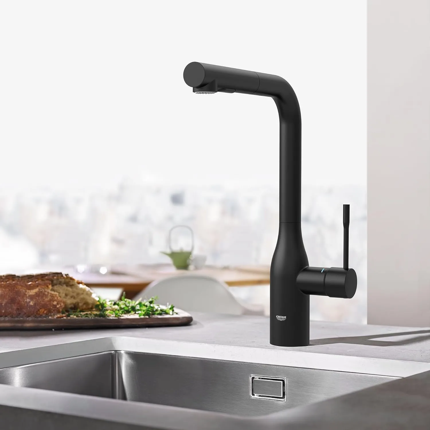 GROHE 302712430 Essence Single-Handle Kitchen Sink Faucet with Pull-Down Sprayer, Brass, Matte Black