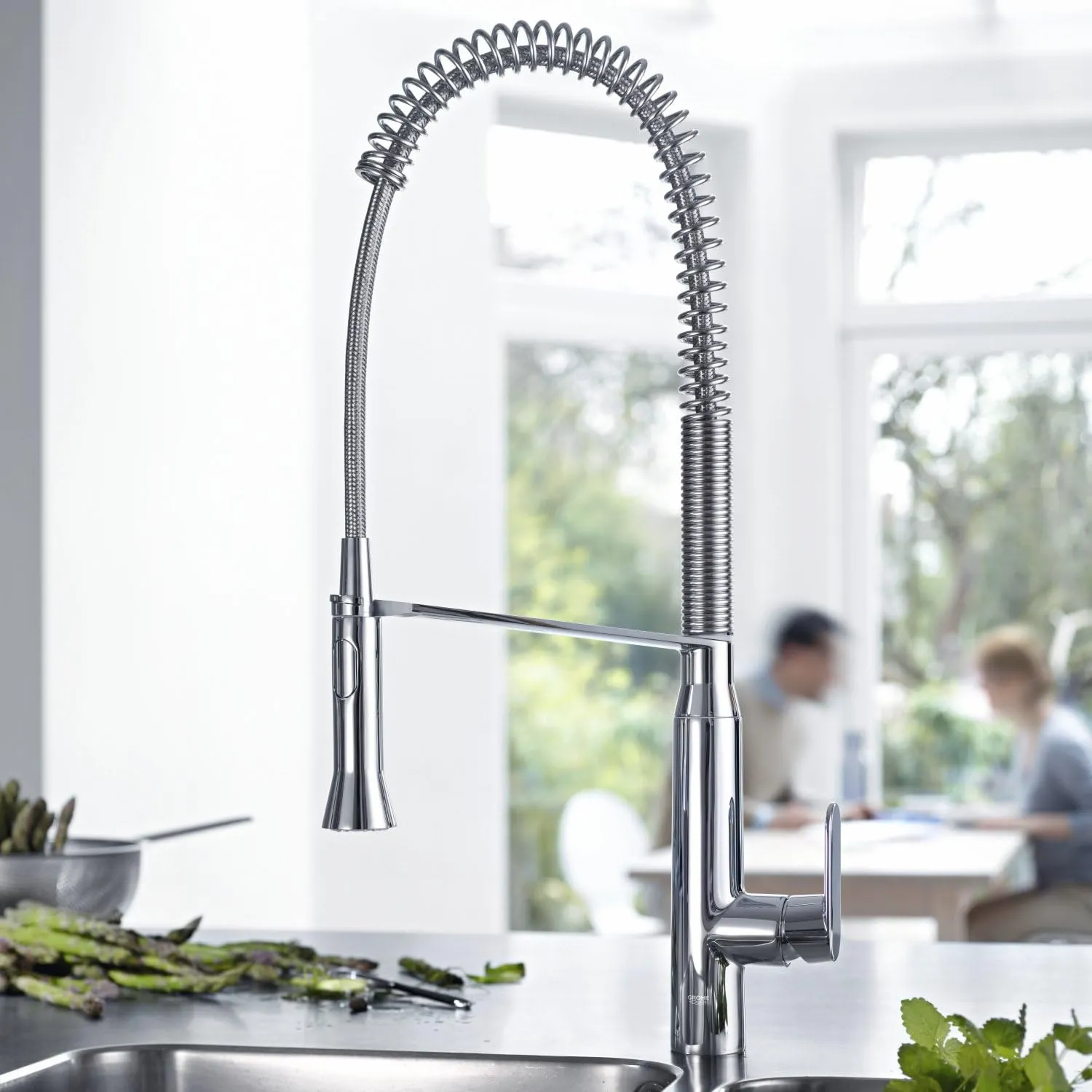 Grohe 32951000 K7 Semi-Pro Single-Handle Pull-Out Kitchen Faucet, Starlight Chrome