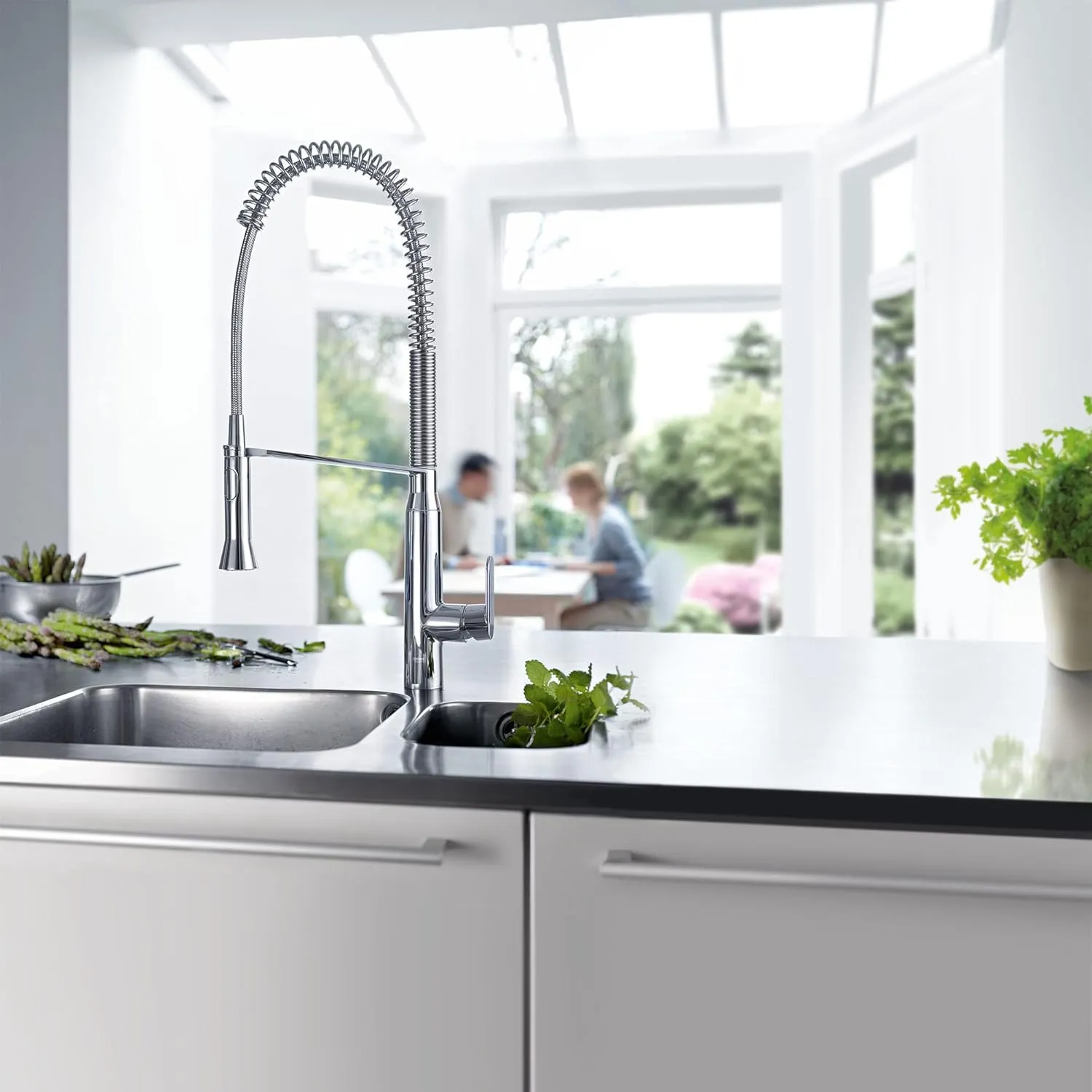 Grohe 32951000 K7 Semi-Pro Single-Handle Pull-Out Kitchen Faucet, Starlight Chrome