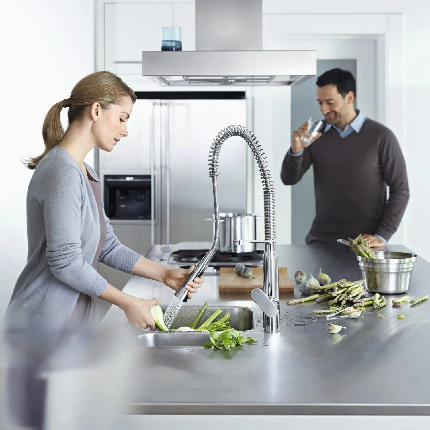 Grohe 32951000 K7 Semi-Pro Single-Handle Pull-Out Kitchen Faucet, Starlight Chrome