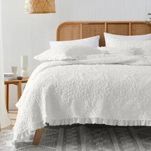 HORIMOTE HOME Cream White Ruffled Quilt King Size, Stone-Washed Microfiber Lightweight Crinkled Farmhouse Shabby Chic Bedding Set, 3 Pieces Reversible Bedspread with Pillow Shams for All Season
