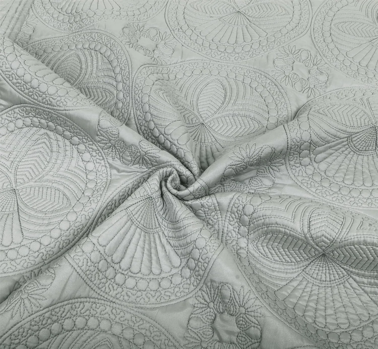 MONOBLANKS Baby Quilt Personlized Monogram Lightweight Embossed Scalloped Throw Blanket Four Seasons (Gray)