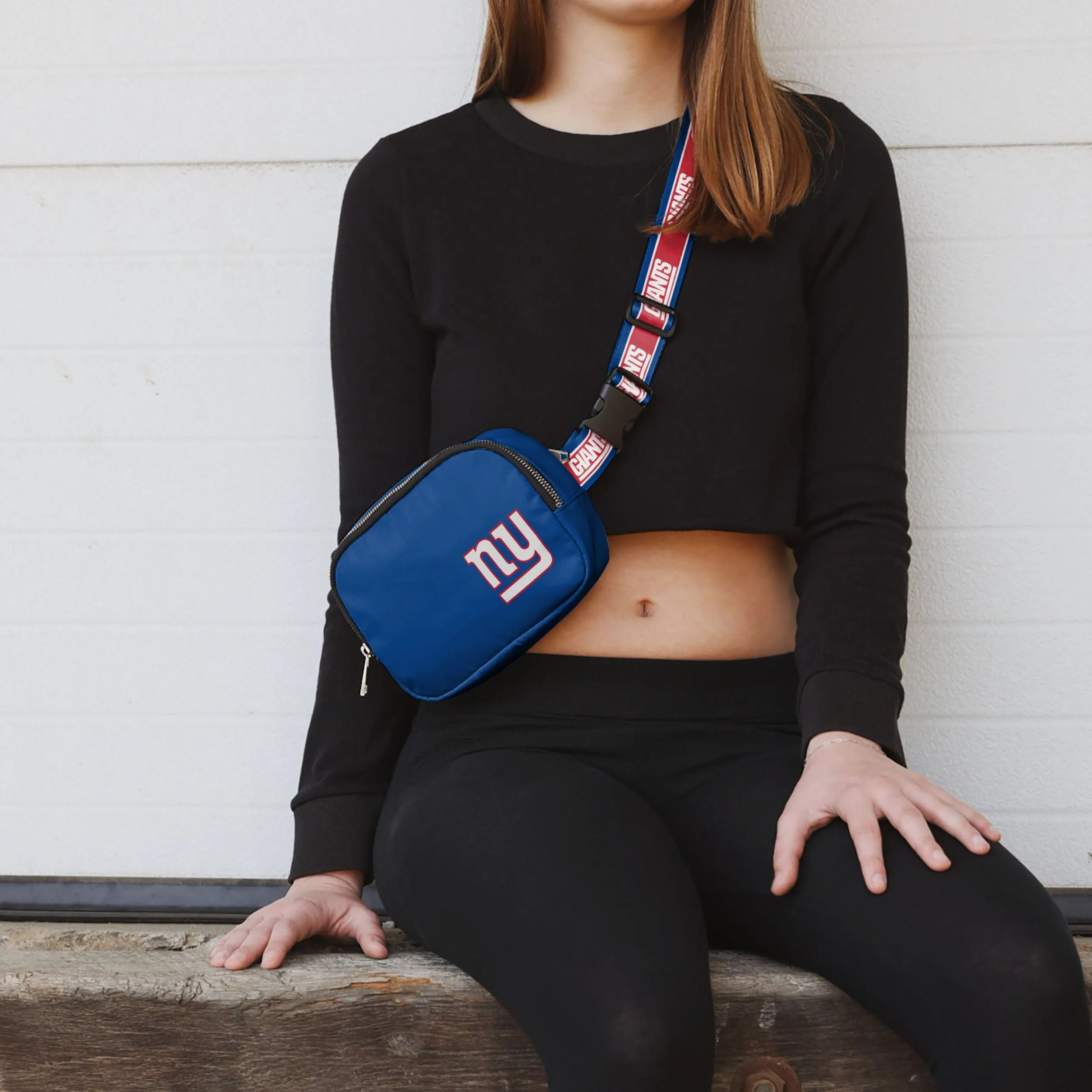 New York Giants Team Wordmark Crossbody Belt Bag