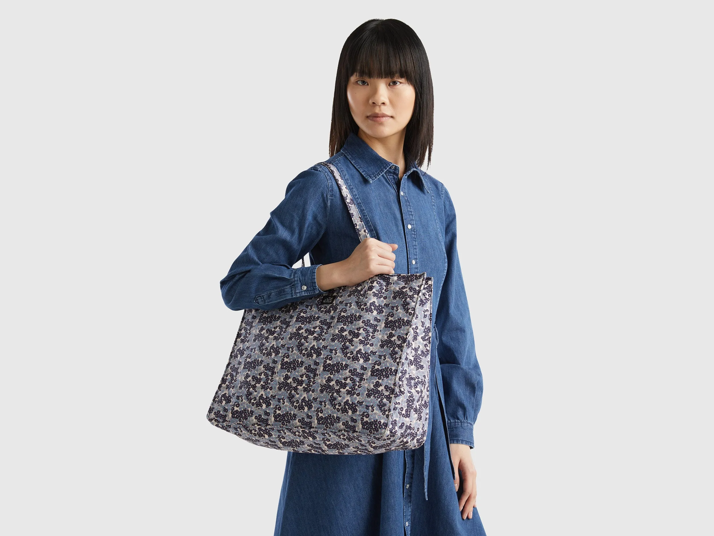 Printed Zipper Tote Bag
