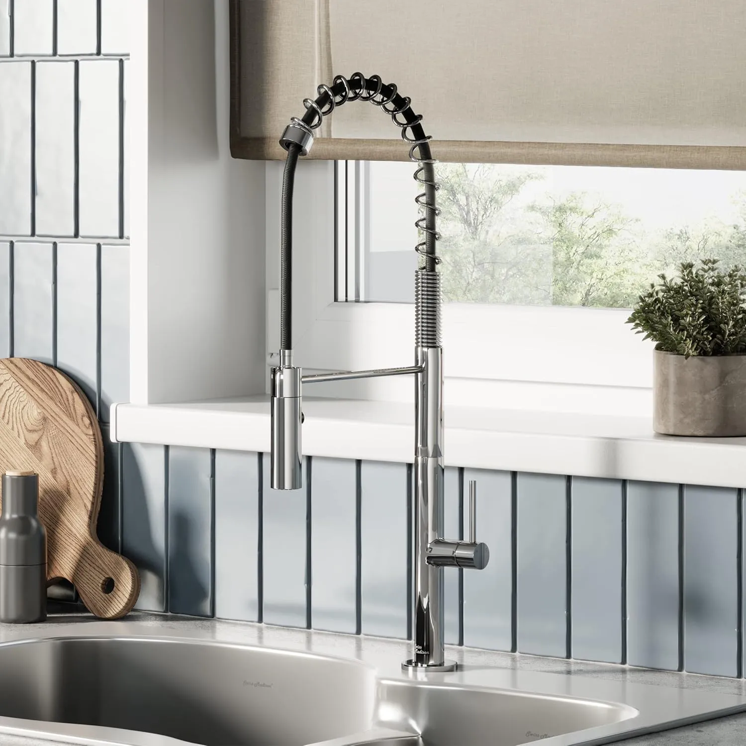 Swiss Madison SM-KF72C Chalet Single Handle, Pull-Down Kitchen Faucet in Chrome